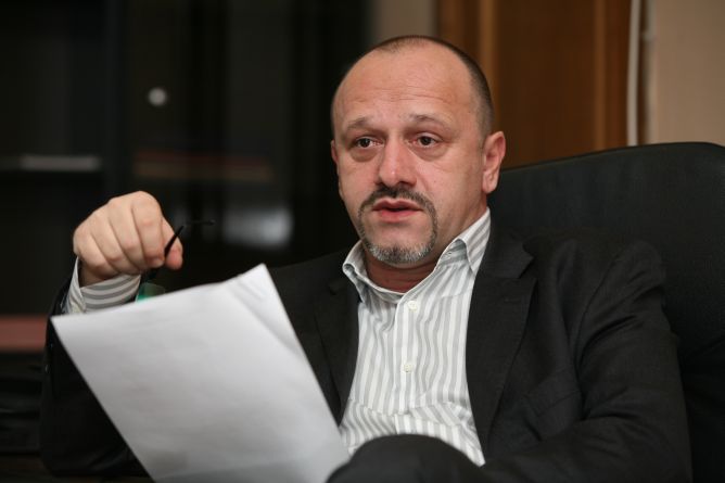 Edilul Ploieştiului rămâne fără "mână lui dreaptă". Bogdan Nica, renunţă la statutul de consilier al primarului