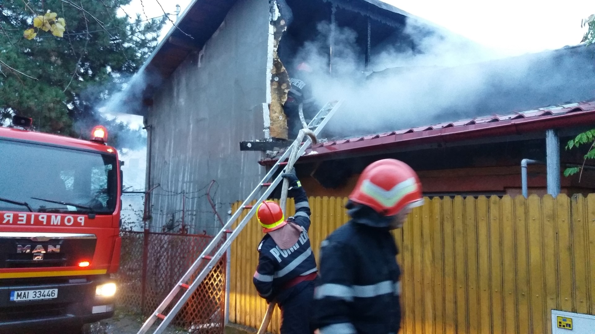 pompierii Incendiu la o casă din Proviţa de Sus