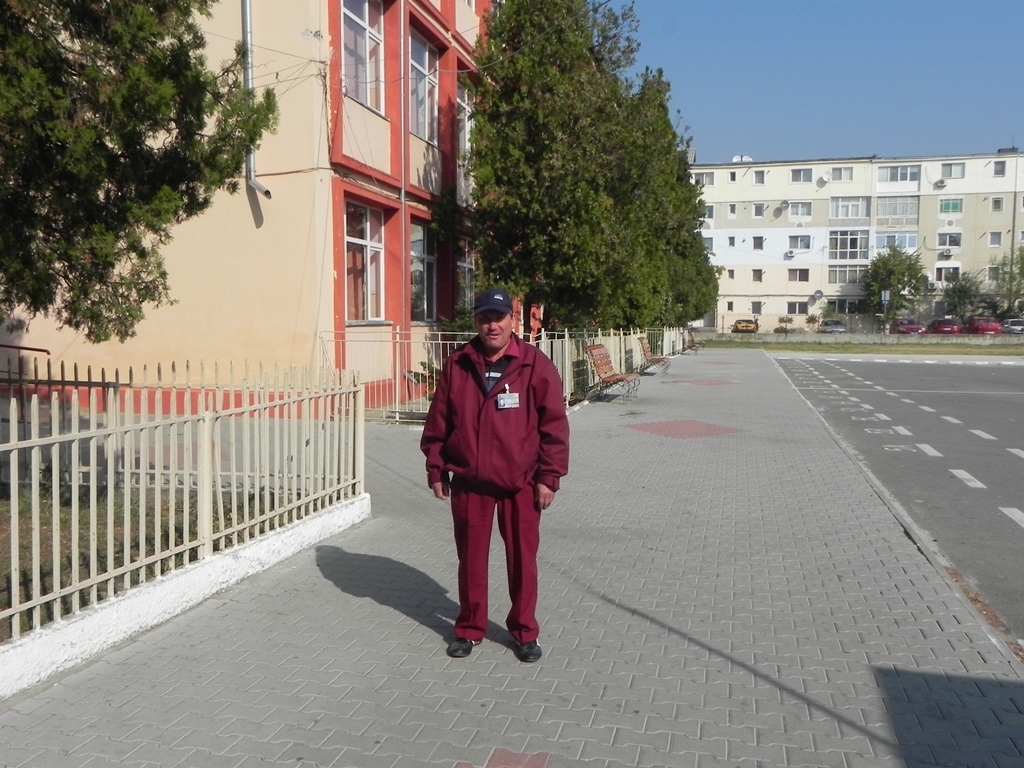 Paza în şcoli ar putea fi asigurată din bani publici. Părinţii scutiţi de o corvoadă
