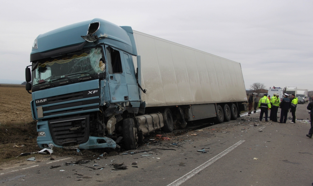 Trafic îngreunat la Cheia! TIR implicat într-un accident