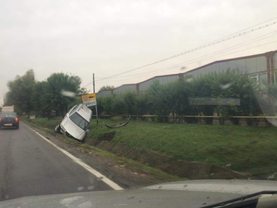 i-a trecut viaţa A aterizat cu maşina în şanţ/ sursă foto Vlad Petre FB