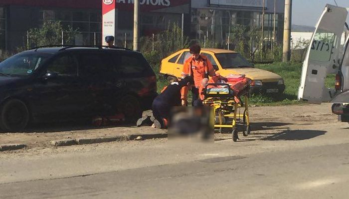 Deces suspect la Bărcănești! Un bărbat cu multiple leziuni a fost găsit în stradă!