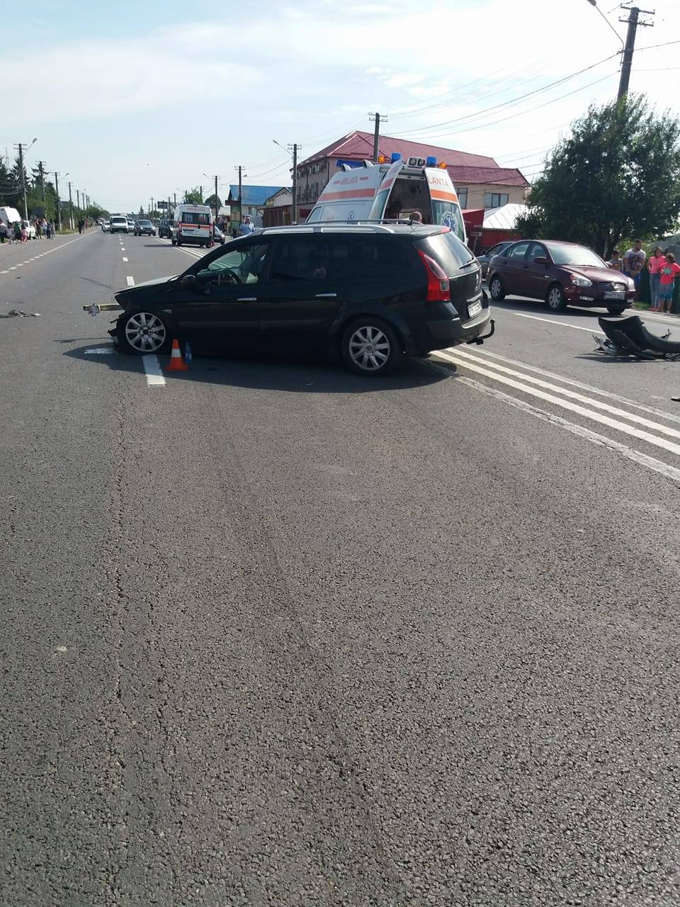 FOTO: Nenorocirile se țin lanț pe șoselele Prahovei. Accident grav la Bărcănești din cauza unui câine!