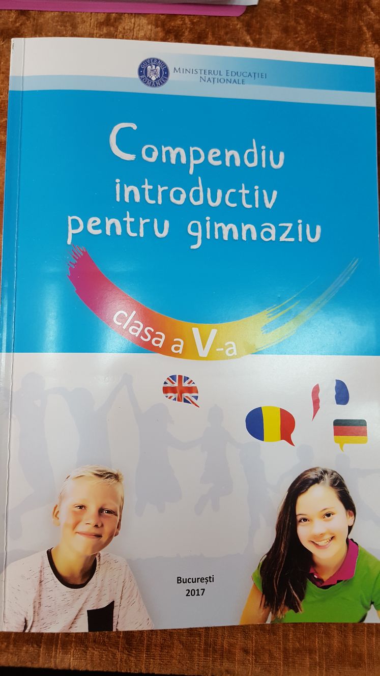 Cum arată cartea cărților de clasa a V-a: Compendiul dezinteresului pentru Educație