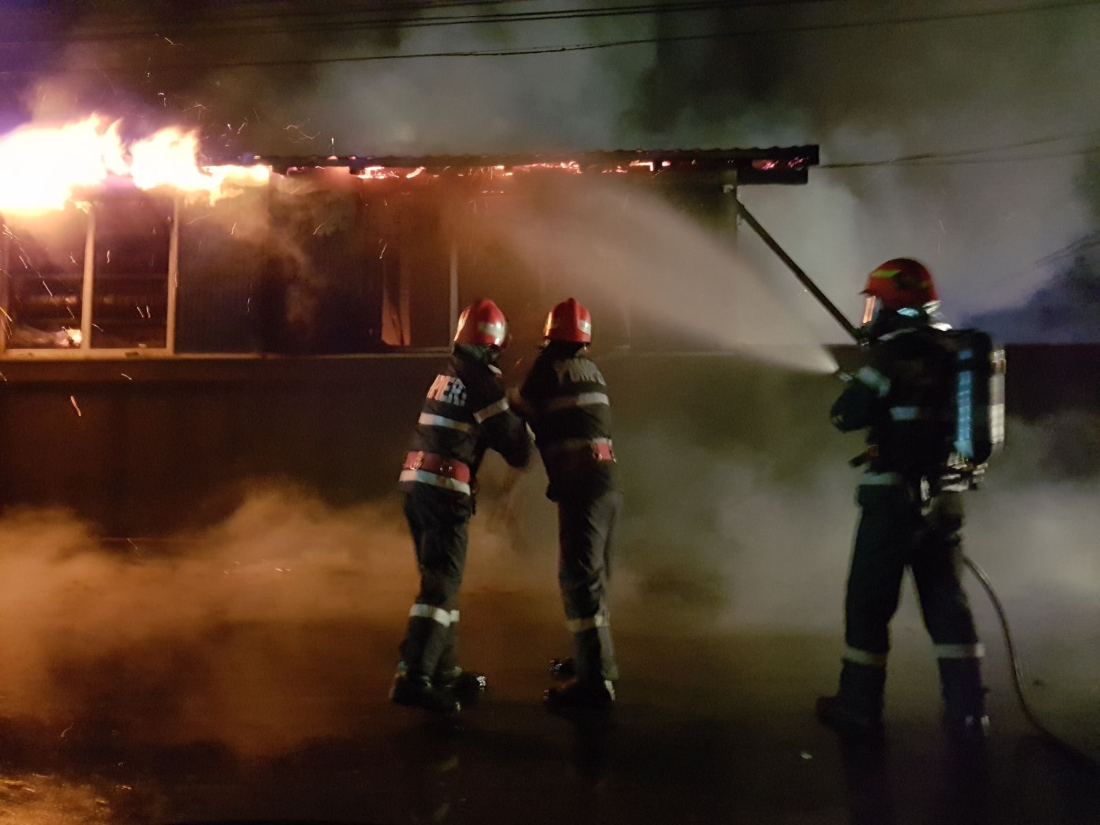 Rezervorul de motorină de la service-ul auto are 5 tone/ VIDEO/ GALERIE FOTO/ UPDATE