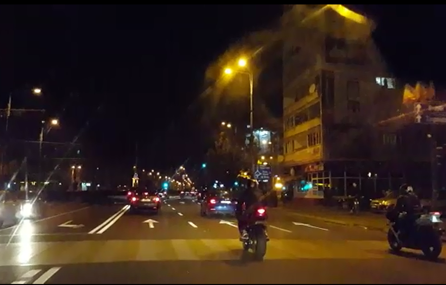 Au turat motoarele la maxim. Doi motociclişti s-au luat la întrecere prin Ploieşti/ Video