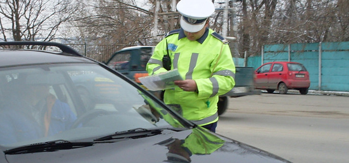 control Cinci persoane reţinute pentru înşelăciuni