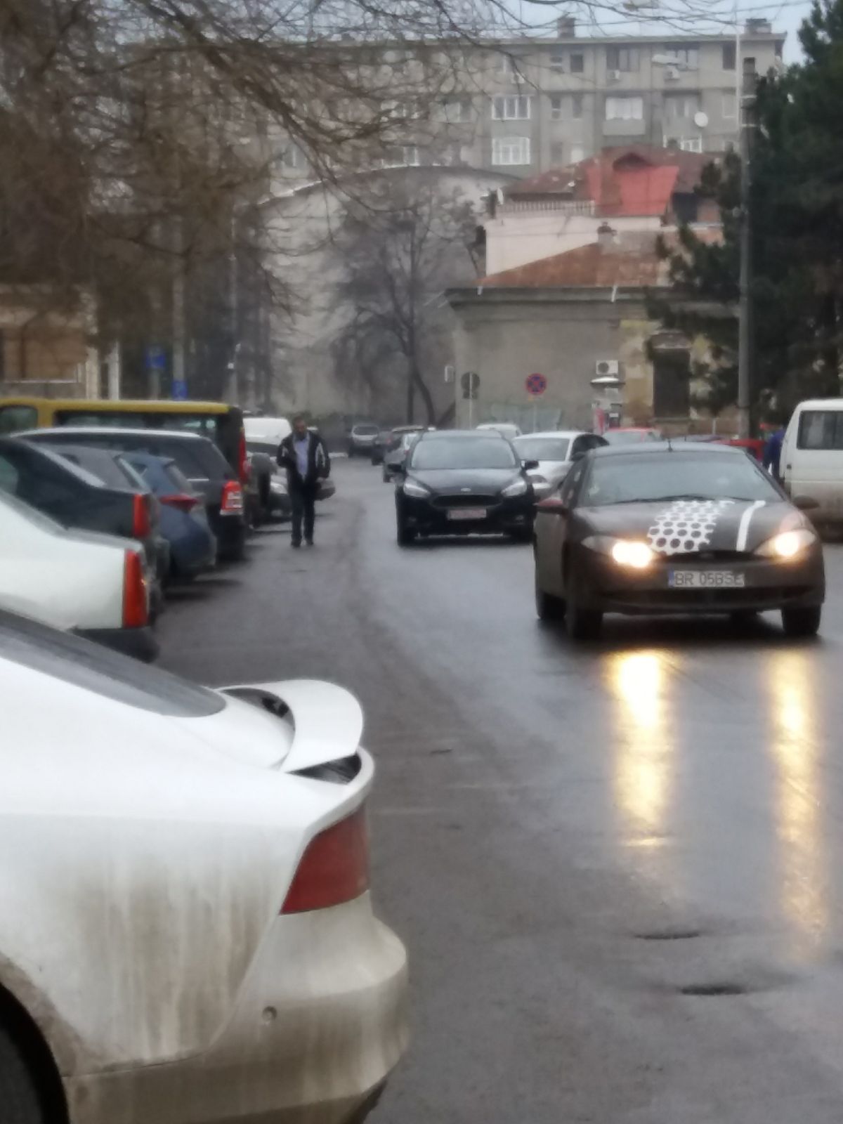 Pietonii au INTERZIS pe strada Mărăşeşti