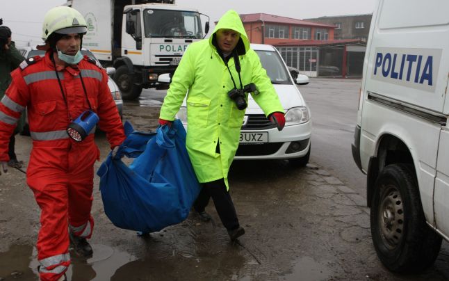 uşa Un bărbat a decedat în propria locuinţă. Un vecin a alertat pompierii/ sursă foto Adevarul