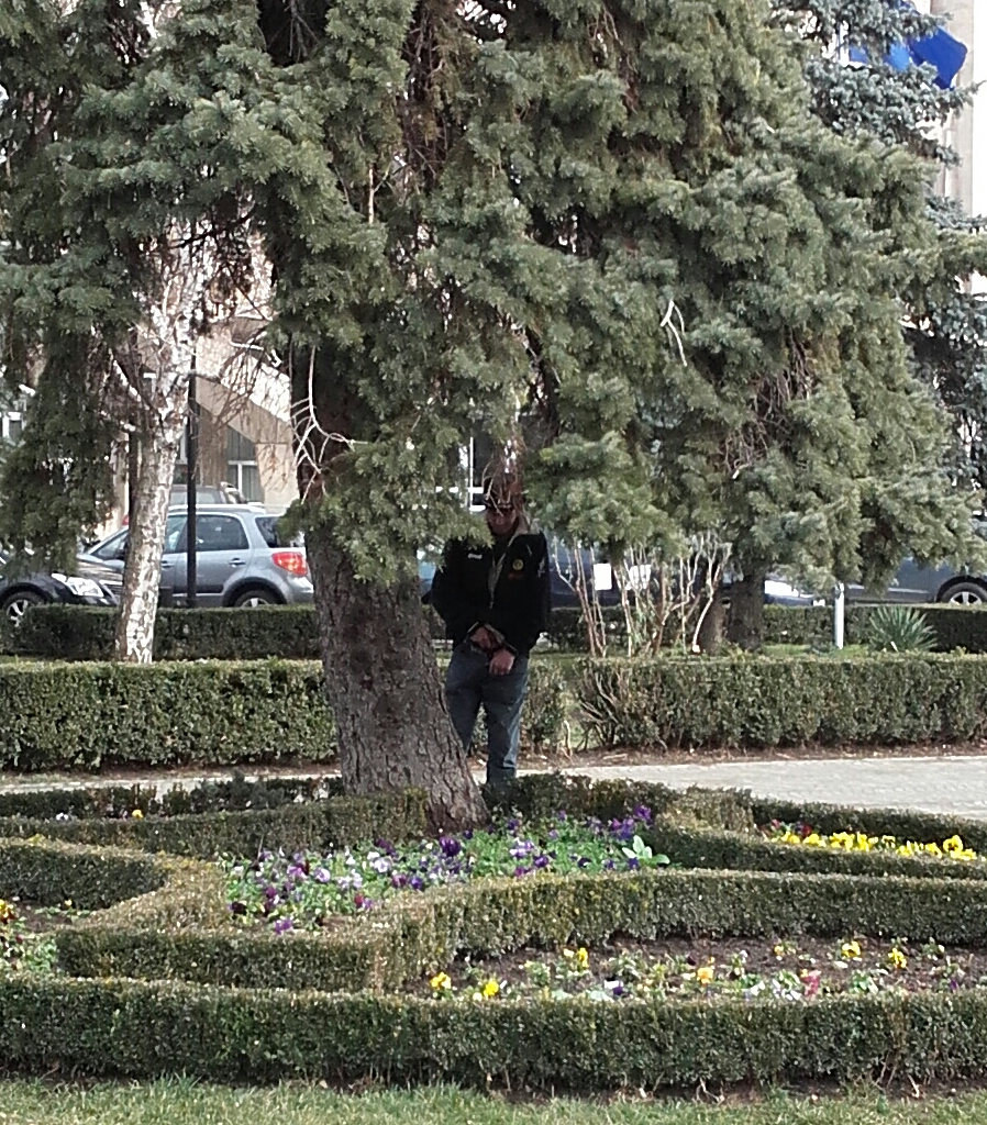 Ploiestean care urineaza in centrul orașului