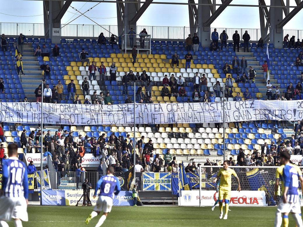 FOTBAL:PETROLUL PLOIESTI-SPORTING ROSIORI, LIGA 3 (11.03.2018)