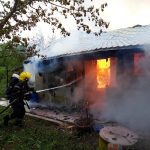 grup de trei case din Băicoi incendiu