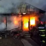 Incendiu puternic în Prahova! Trei case și anexe gospodărești, făcute scrum