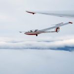 ANCOM avertizează: Conectarea la rețele prin satelit în avion sau pe mare poate genera costuri ridicate