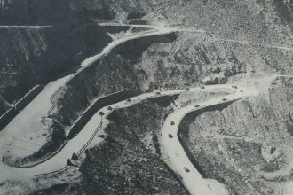 51 de ani