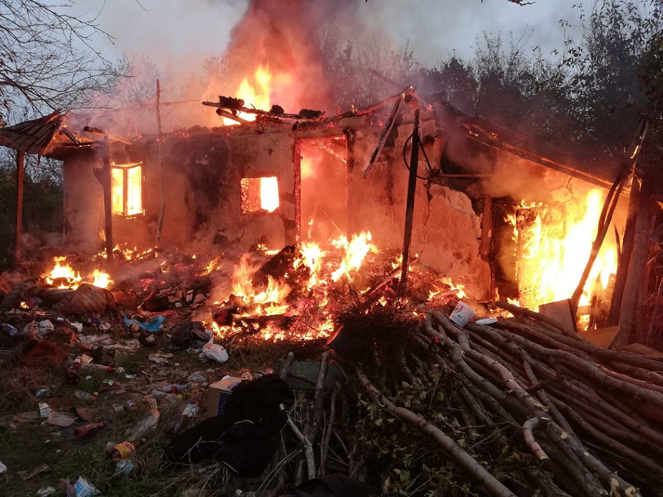 Locuință în flăcări