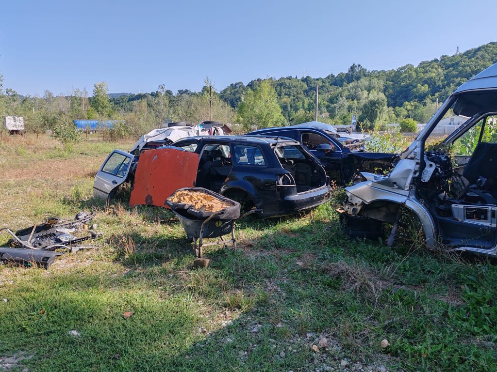 Parcuri dezmembrări auto