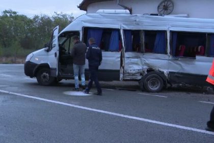 Microbuz de transport școlar