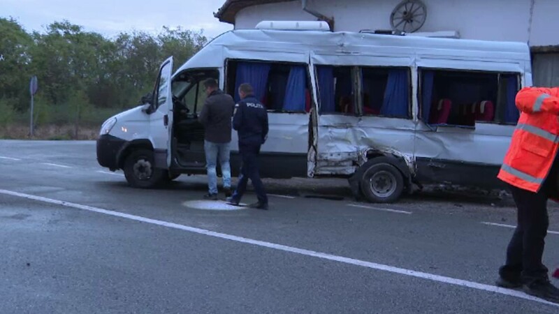 Microbuz de transport școlar
