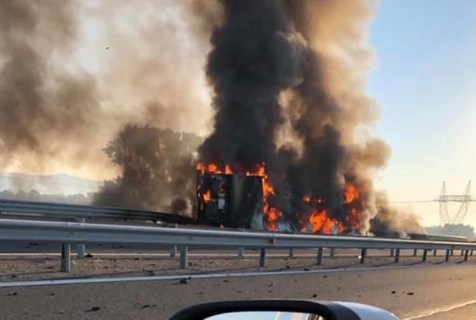 Incendiu auto pe A3