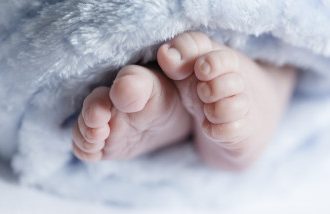 Nou-născut găsit mort