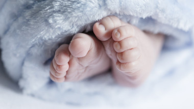 Nou-născut găsit mort