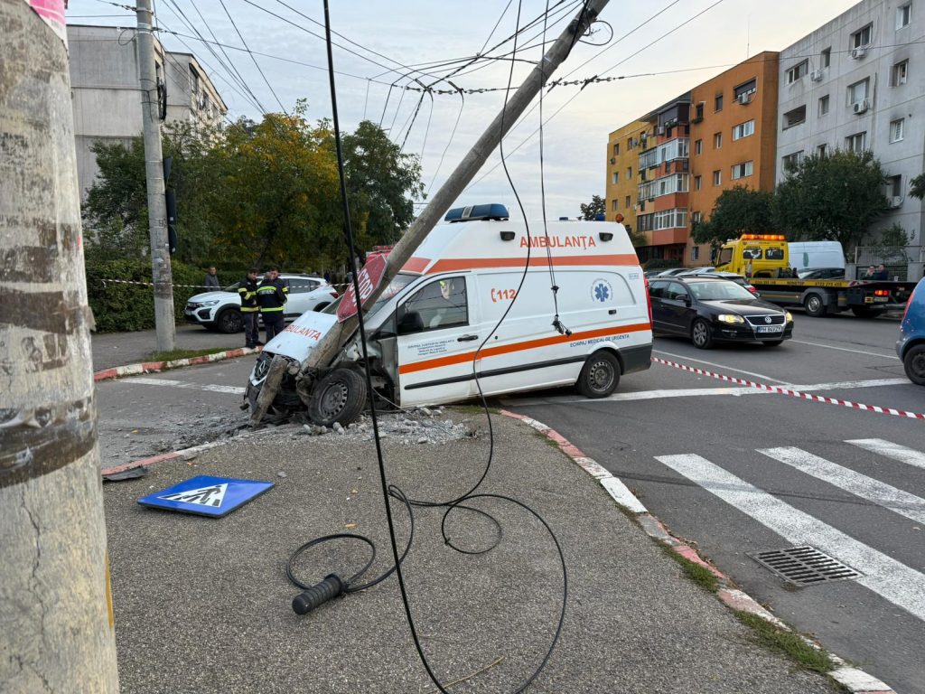 Ambulanță distrusă