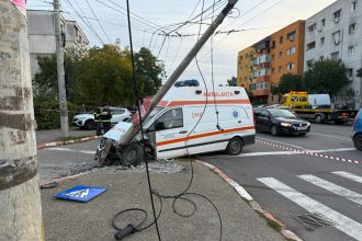 Ambulanță distrusă