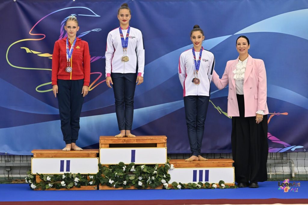 18 medalii