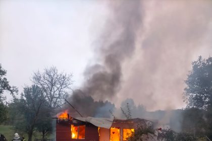 Incendiu la o locuință
