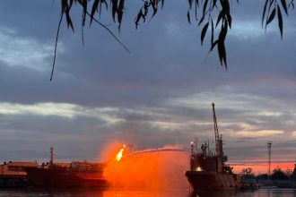 Incendiu stins la nava cu GPL