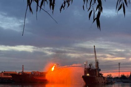 Incendiu stins la nava cu GPL