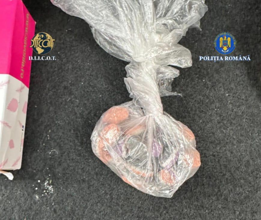 Cocaină ascunsă în roata de rezervă: