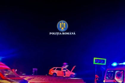 Un tânăr a ajuns cu mașina pe sensul giratoriu