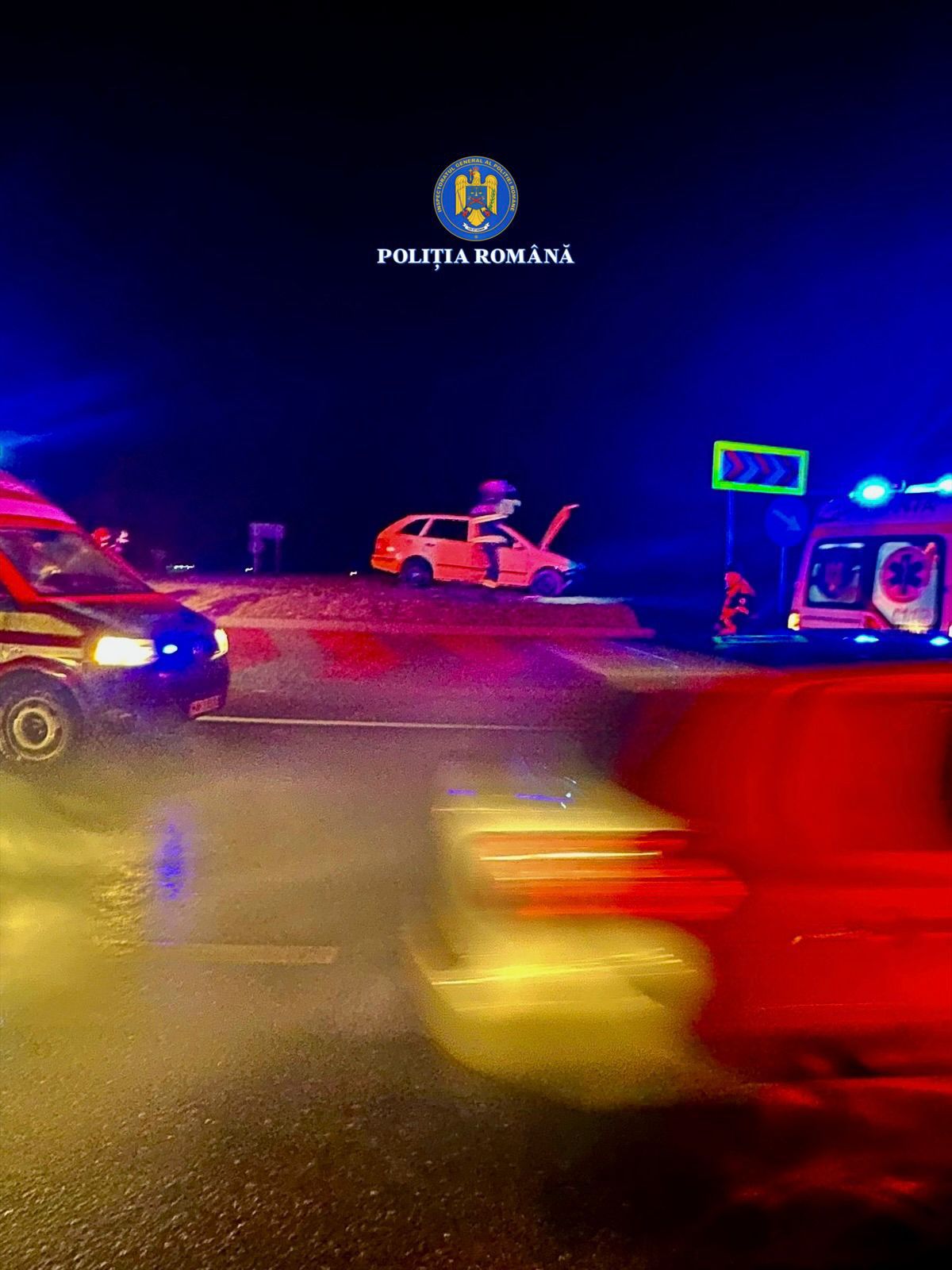 Un tânăr a ajuns cu mașina pe sensul giratoriu