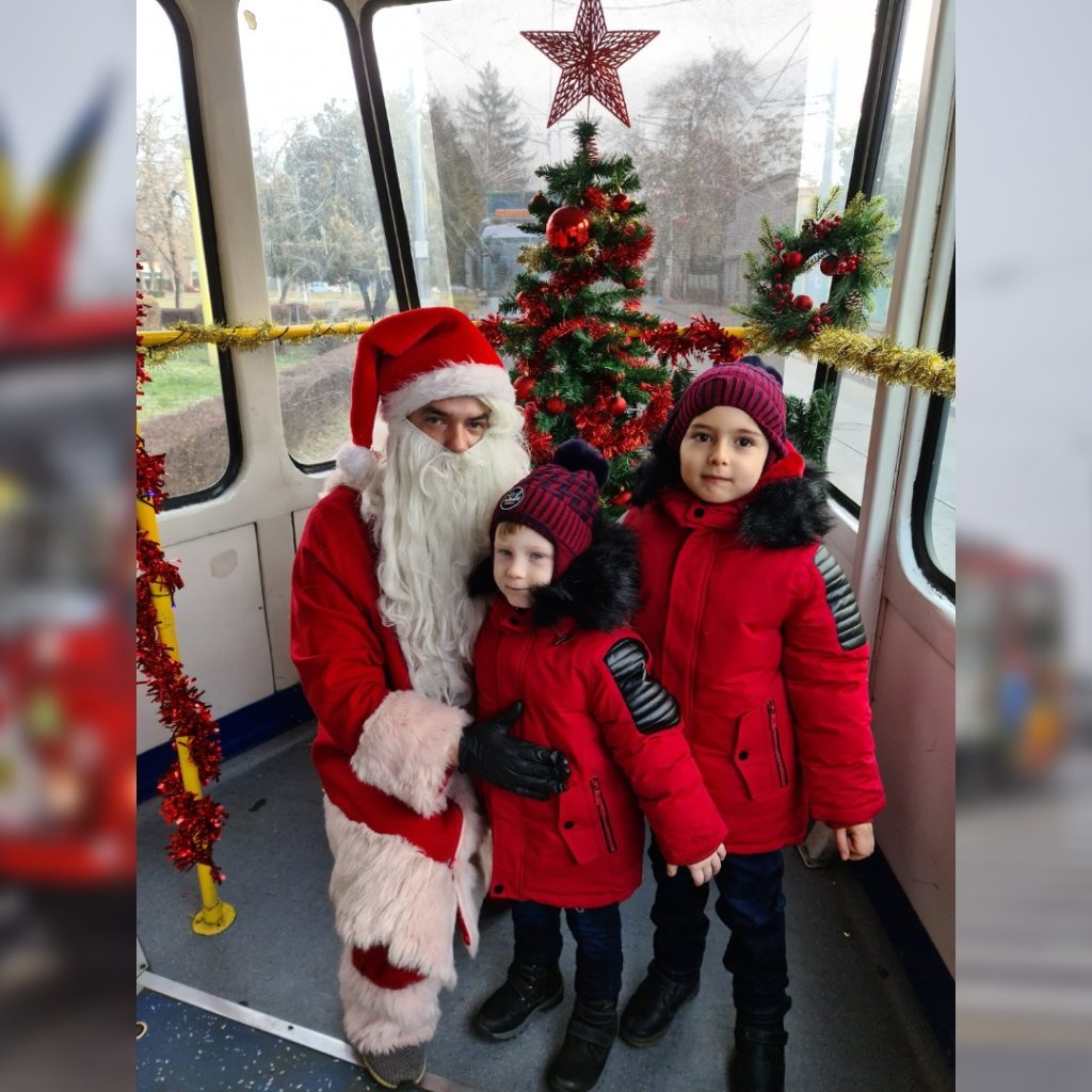 Tramvaiul lui Moș Crăciun revine!