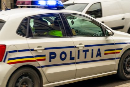 Femeie prinsă la volanul unui autoturism