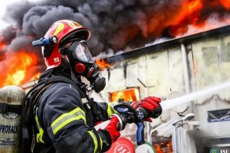 Incendiu la un magazin alimentar explozie