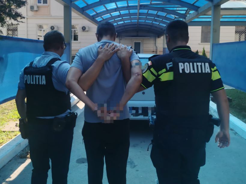 Urmăriți internațional