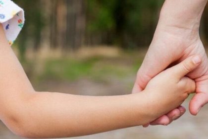 Cum devii asistent maternal