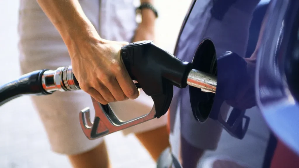 Prețurile la combustibil au explodat în România! Ministrul Energiei avertizează operatorii