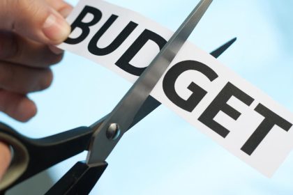 Românii, loviți de austeritate în 2026