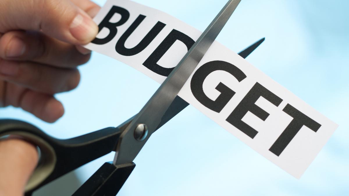 Românii, loviți de austeritate în 2026