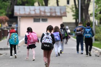 Elevii s-au întors la școală