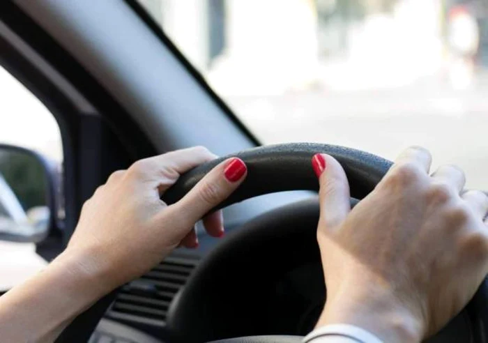 O șoferiță a lovit o autospecială de poliție!