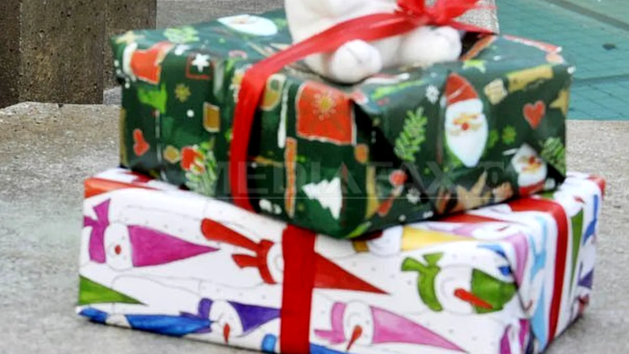 Românii vor să cheltuie mai puțin de Crăciun! Află cât își propun să dea pe cadouri