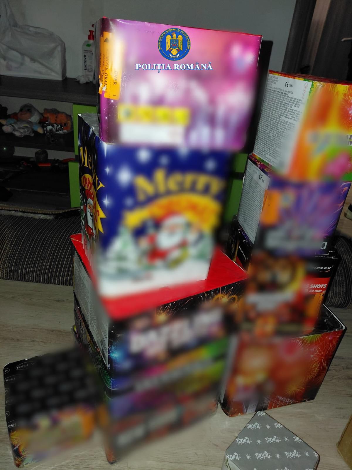 Aproape 350 kg de articole pirotehnice,