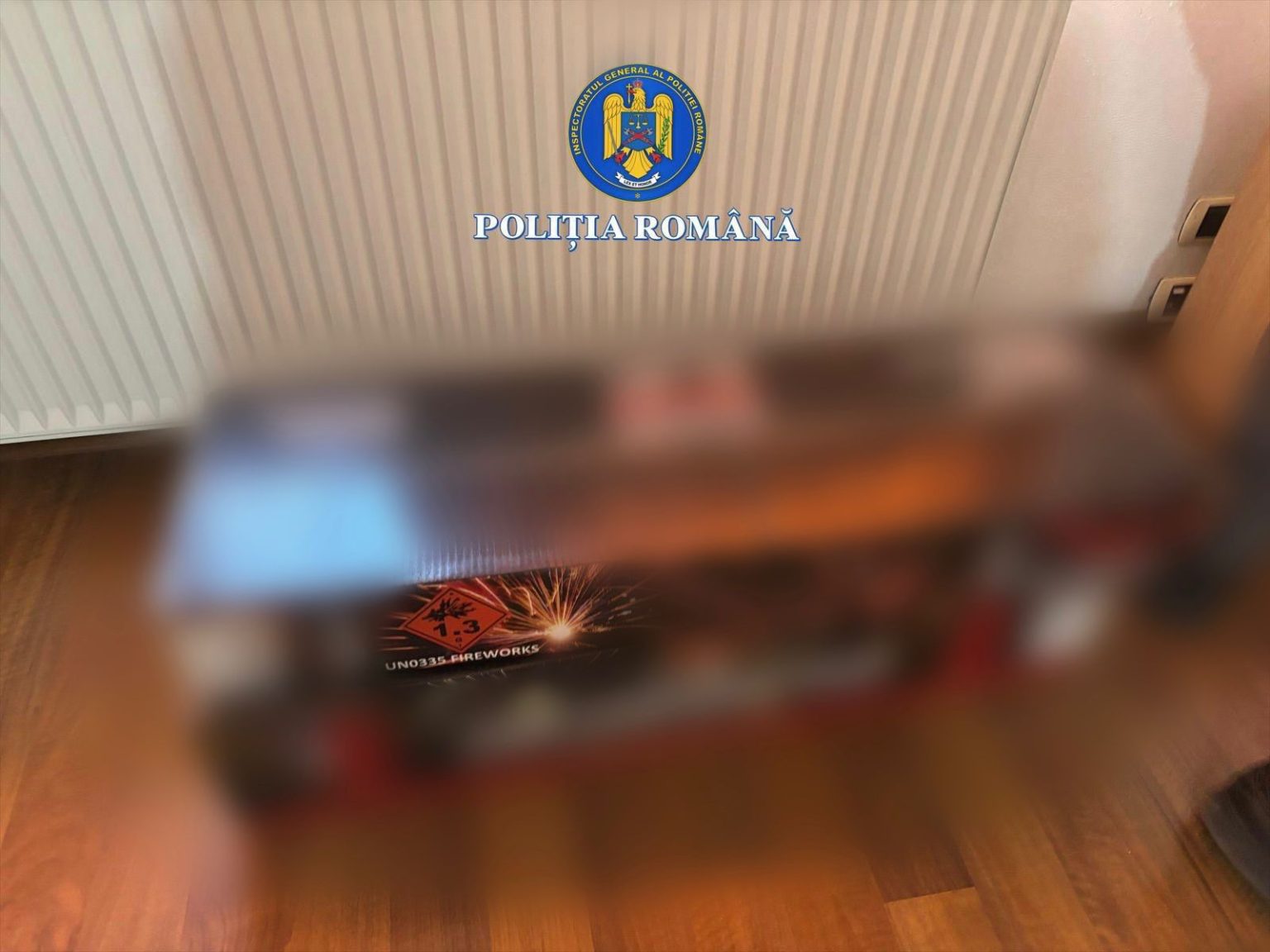 Aproape o tonă de articole pirotehnice