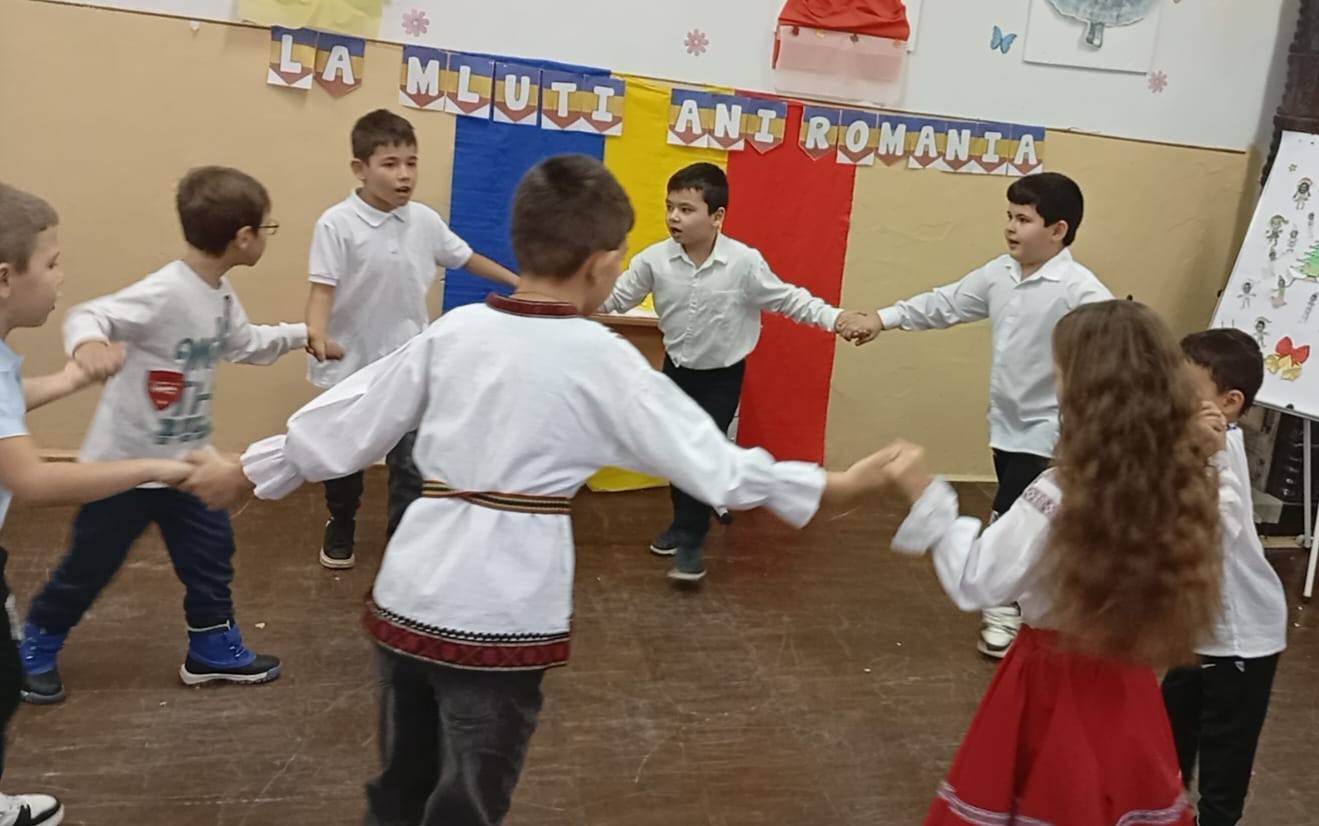 Elevii Școlii Dumbrava