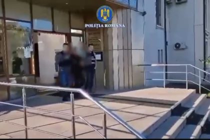 Bărbați reținuți